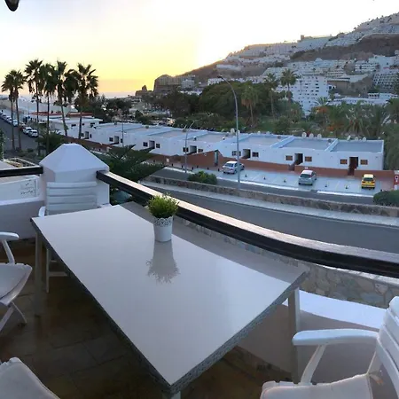Lovely 2 Bedroom House With Private Garden