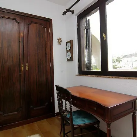 Lovely 2 Bedroom House With Private Garden *