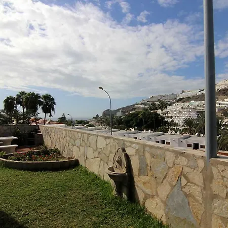 Lovely 2 Bedroom House With Private Garden *
