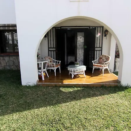 Lovely 2 Bedroom House With Private Garden *