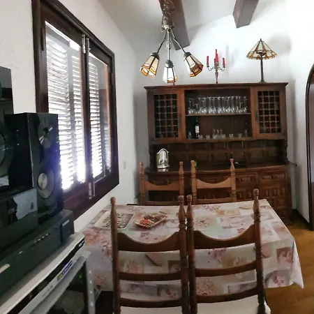 Lovely 2 Bedroom House With Private Garden Villa *