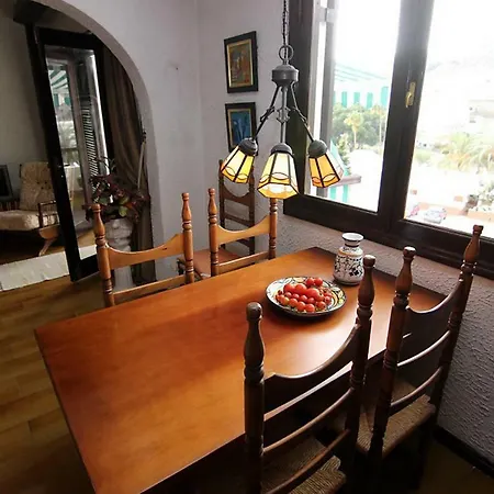 Lovely 2 Bedroom House With Private Garden Villa