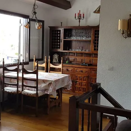 Lovely 2 Bedroom House With Private Garden