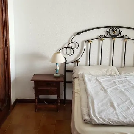Villa Lovely 2 Bedroom House With Private Garden *