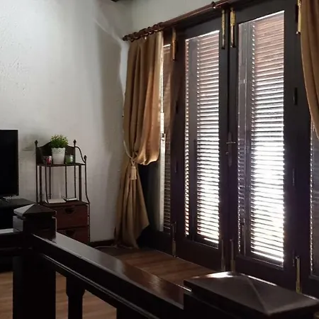 Lovely 2 Bedroom House With Private Garden Villa *