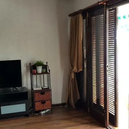 Lovely 2 Bedroom House With Private Garden *