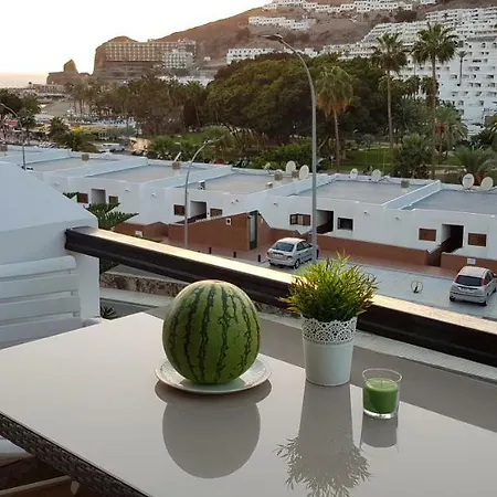 Lovely 2 Bedroom House With Private Garden Villa