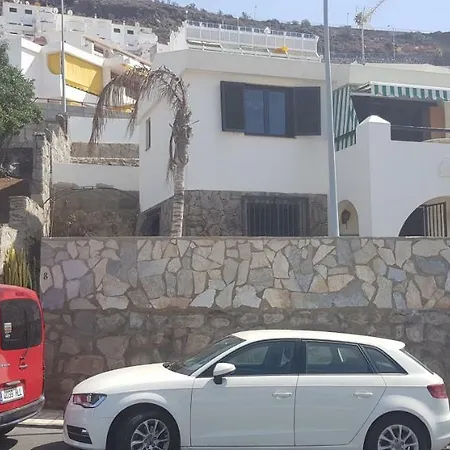 Villa Lovely 2 Bedroom House With Private Garden
