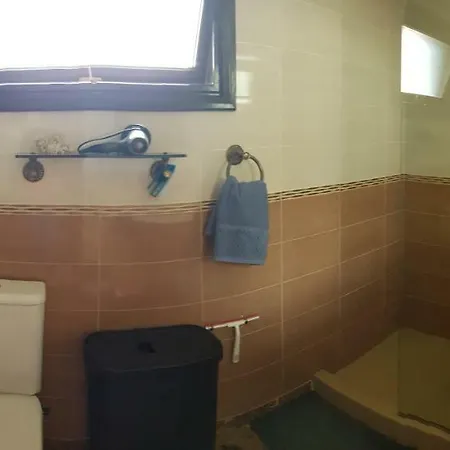 Villa Lovely 2 Bedroom House With Private Garden