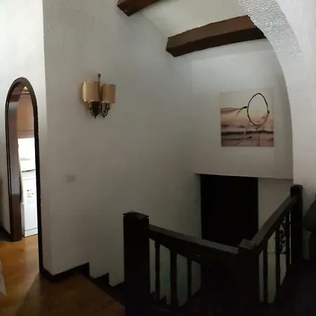 Lovely 2 Bedroom House With Private Garden