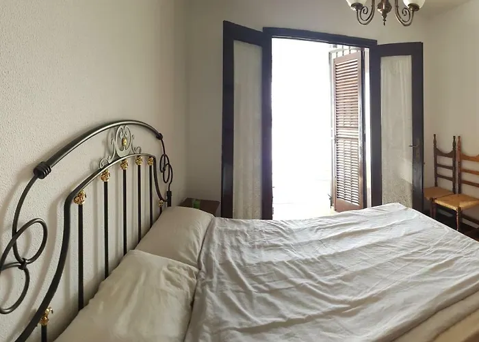 Lovely 2 Bedroom House With Private Garden Vila *