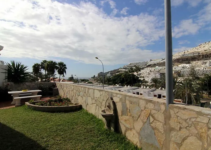 Lovely 2 Bedroom House With Private Garden *