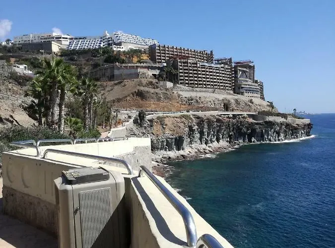 Lovely 2 Bedroom House With Private Garden