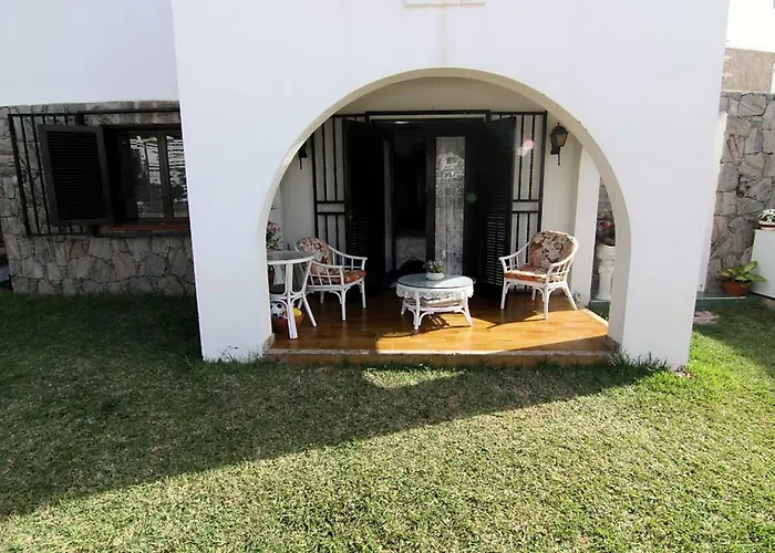 Lovely 2 Bedroom House With Private Garden *