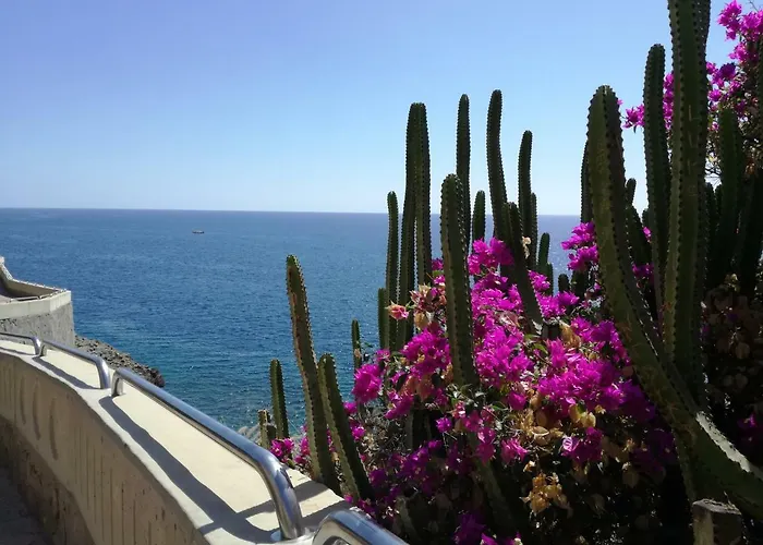 Lovely 2 Bedroom House With Private Garden Vila