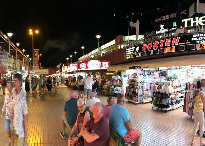 Lovely 2 Bedroom House With Private Garden *