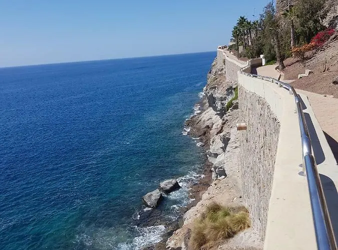 Lovely 2 Bedroom House With Private Garden Vila