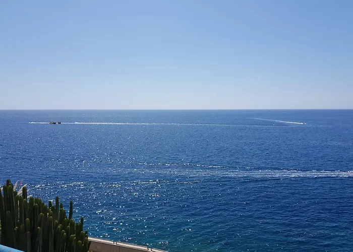 Lovely 2 Bedroom House With Private Garden *