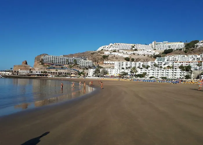 Lovely 2 Bedroom House With Private Garden Vila