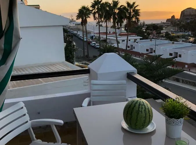 Lovely 2 Bedroom House With Private Garden *