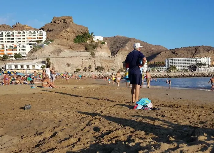 Lovely 2 Bedroom House With Private Garden