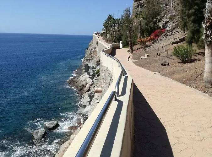 Vila Lovely 2 Bedroom House With Private Garden Mogán