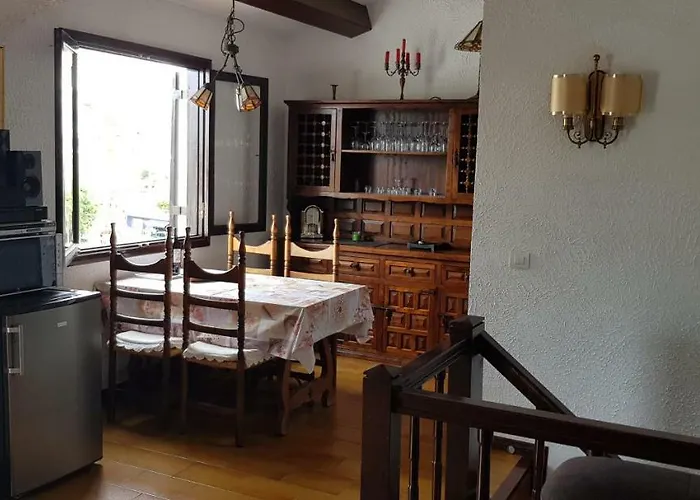 Lovely 2 Bedroom House With Private Garden