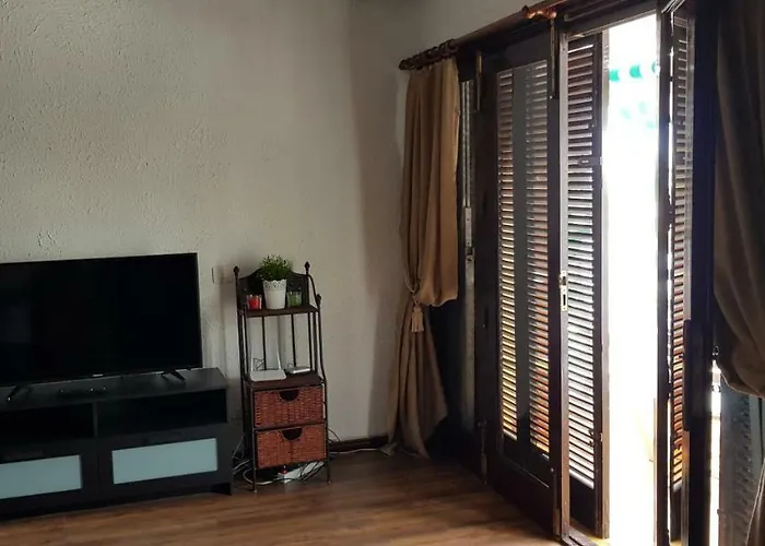 Lovely 2 Bedroom House With Private Garden *