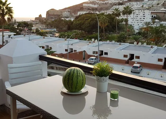 Lovely 2 Bedroom House With Private Garden Vila