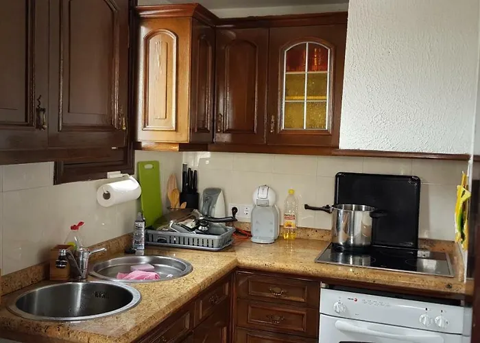 Lovely 2 Bedroom House With Private Garden Vila *