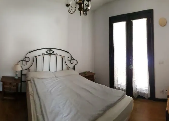 Lovely 2 Bedroom House With Private Garden