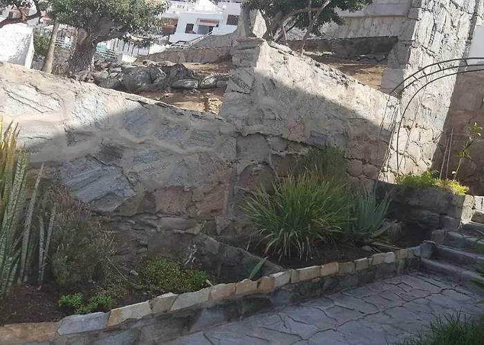 Vila Lovely 2 Bedroom House With Private Garden Mogán