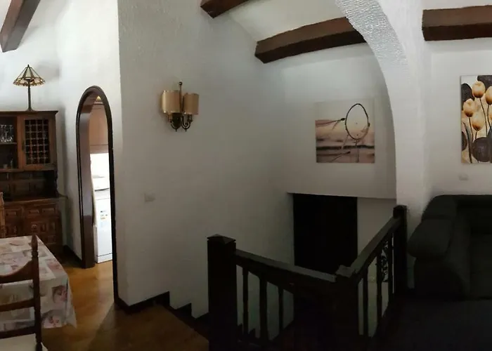 Lovely 2 Bedroom House With Private Garden